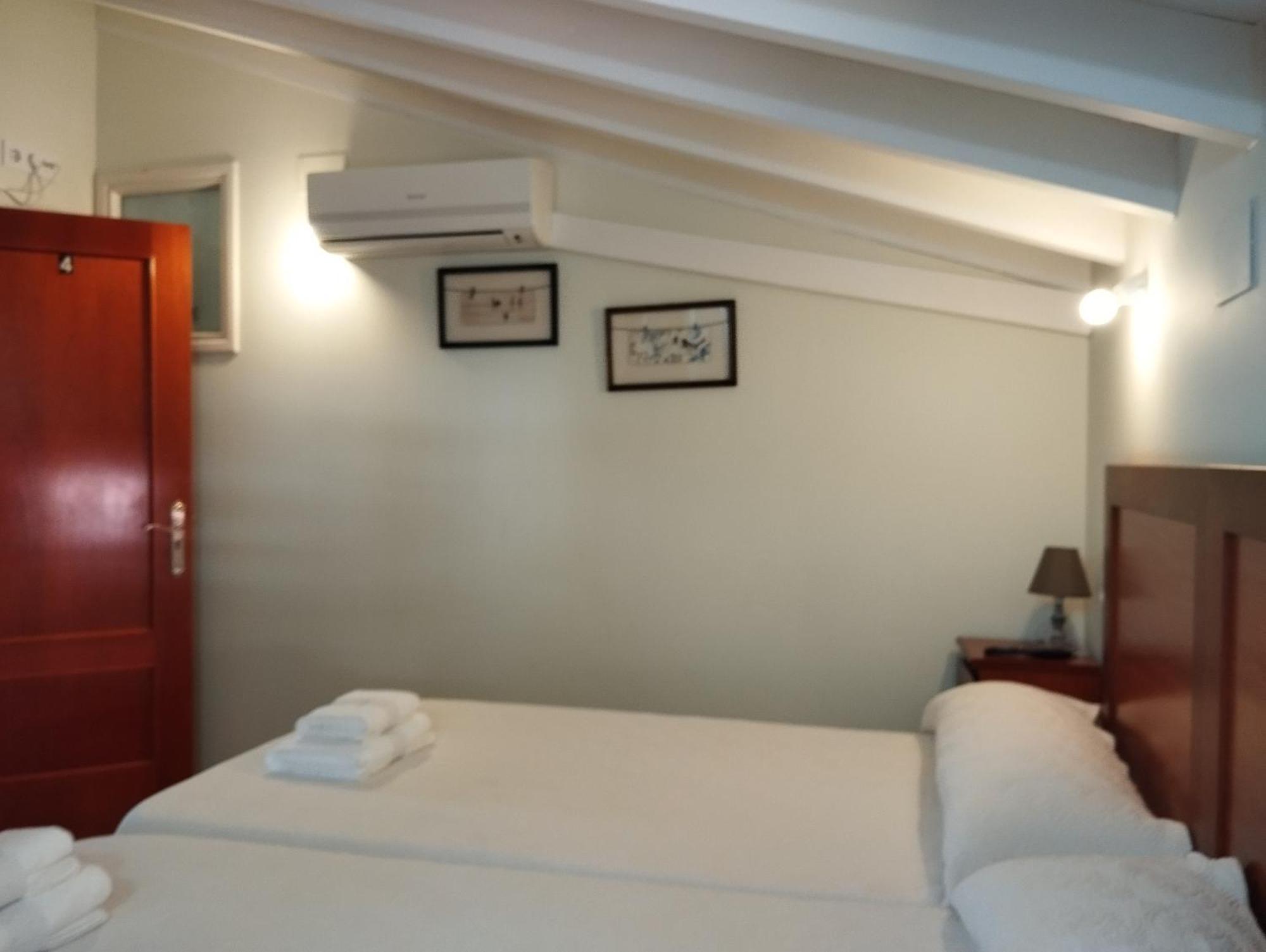 Hostal Bordillas Pomaluengo Exterior foto